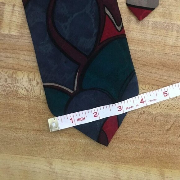 #1180 VTG Fashion Neckwear brand Red Print silk necktie - Picture 5 of 6